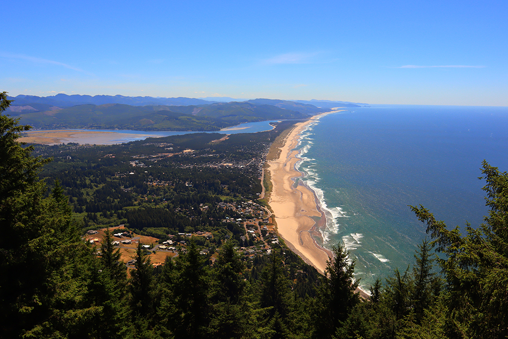 Blick auf Manzanita vom Neahkahnie Mountain