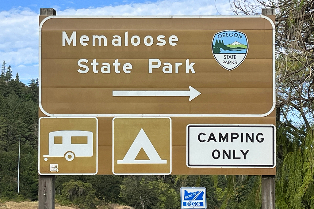 Campground Memaloose State Park sign